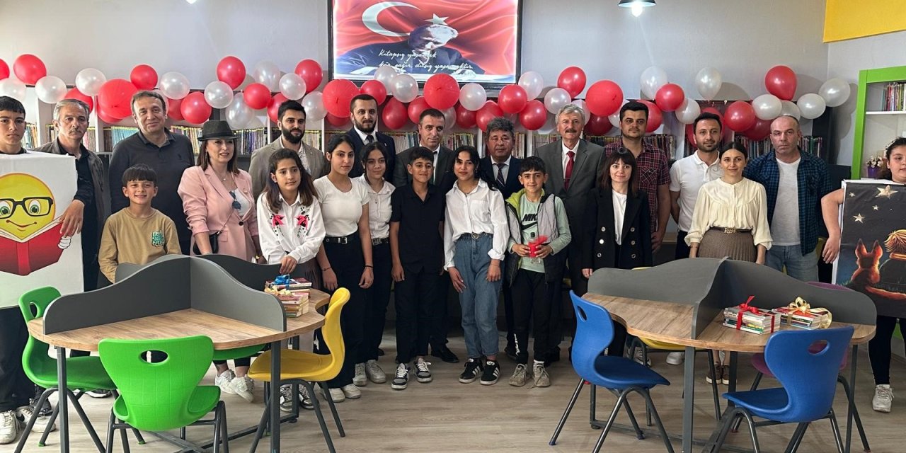 Samsun'da bir okula hayırseverler tarafından kütüphane yapıldı