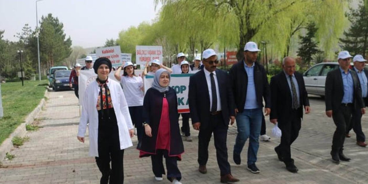 Bayburt'ta Kanser Haftası yürüyüşü düzenlendi