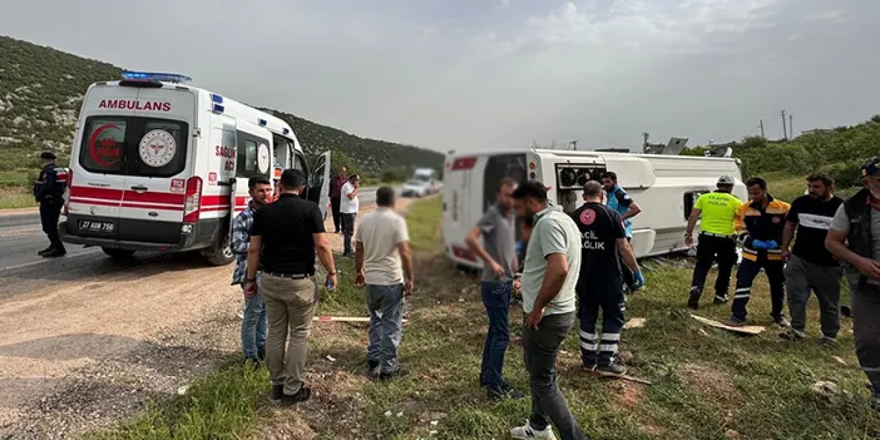 Gaziantep'te midibüs devrildi! 1 ölü, 17 yaralı