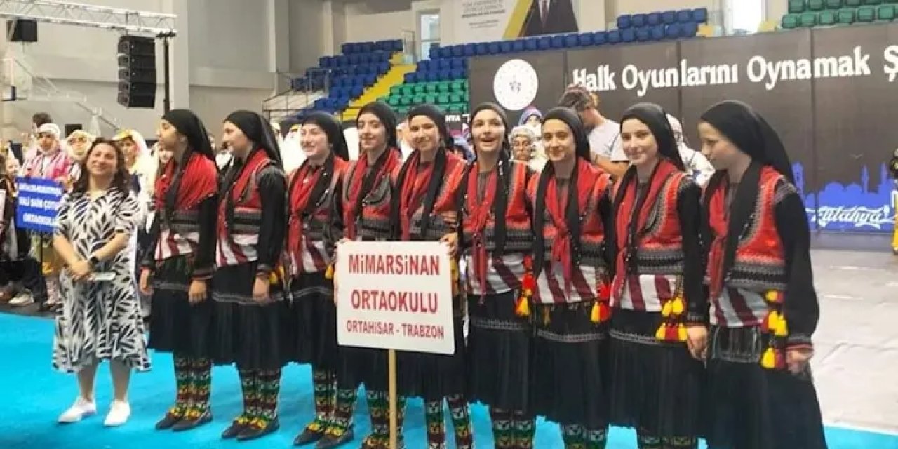 Mimar Sinan Ortaokulu Trabzon'u gururlandırdı! Halk oyunlarında Türkiye Şampiyonu