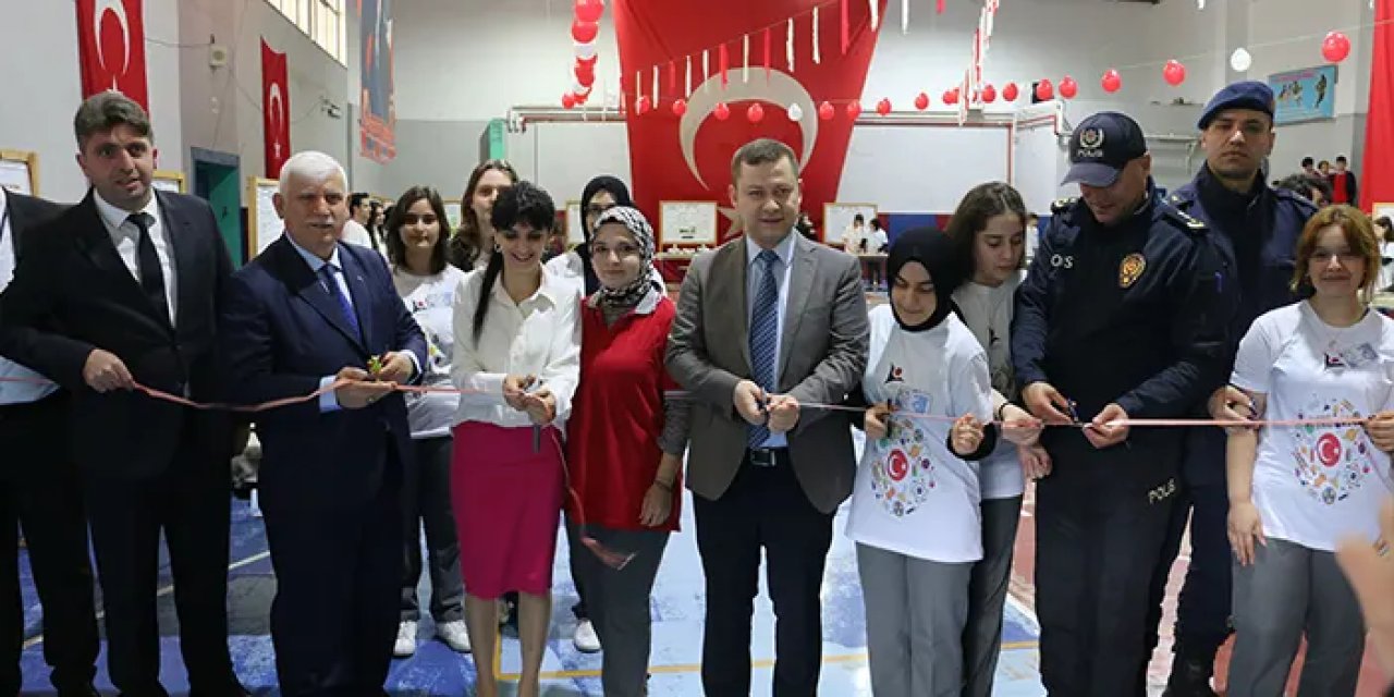 Trabzon'da fen lisesine 4006-TÜBİTAK Bilim Fuarı açıldı