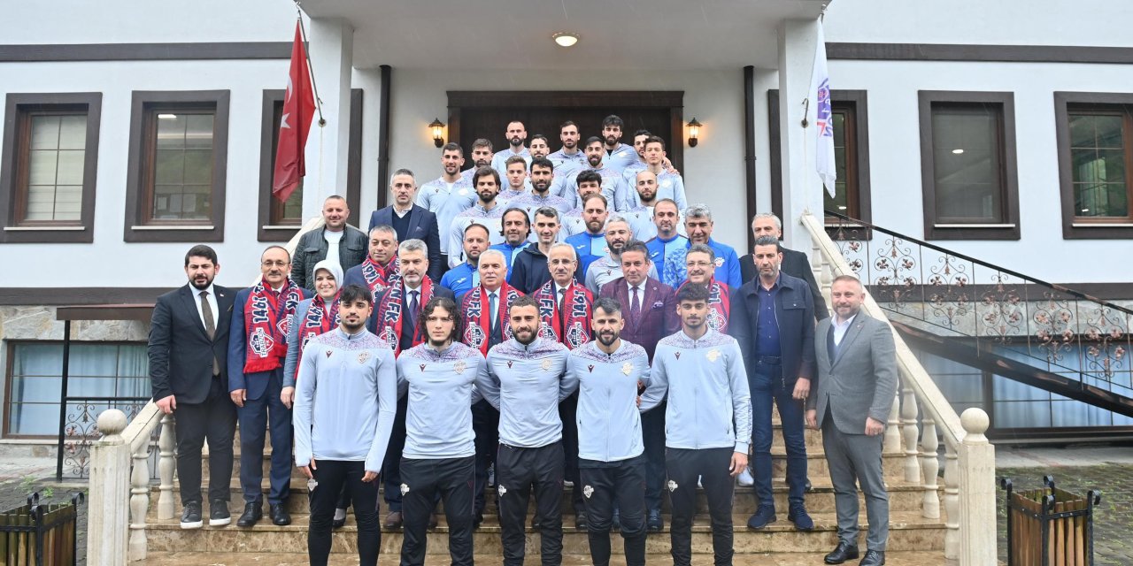 Bakan Uraloğlu'ndan 1461 Trabzon'a ziyaret! Şampiyonluk sözü aldı