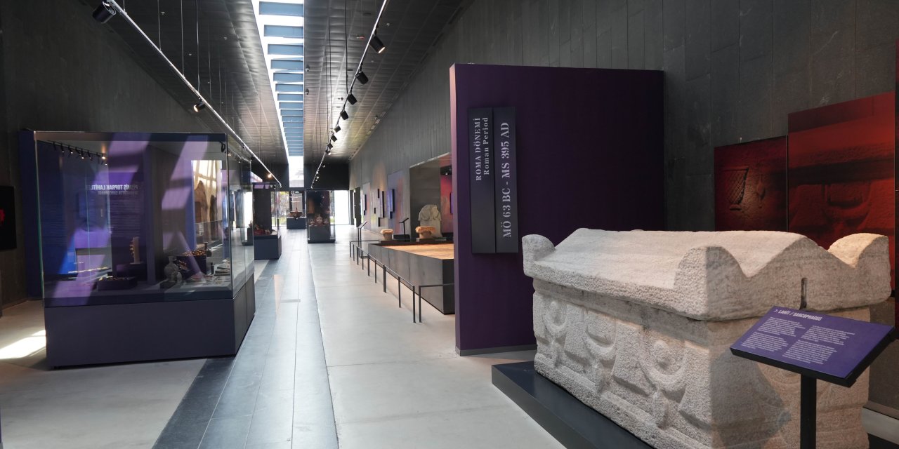 Samsun Müzesinde pişmiş topraktan yapılan lahitler dikkat çekiyor