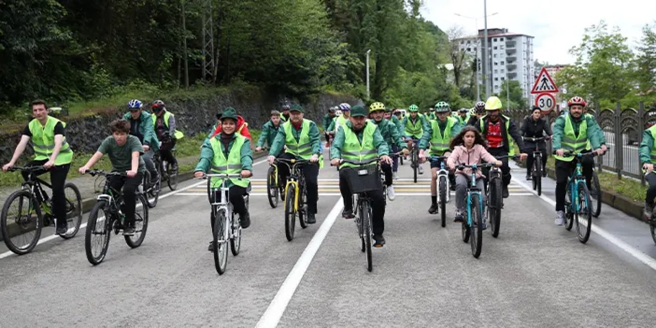 Rize'de "11. Yeşilay Bisiklet Turu" gerçekleştirildi.