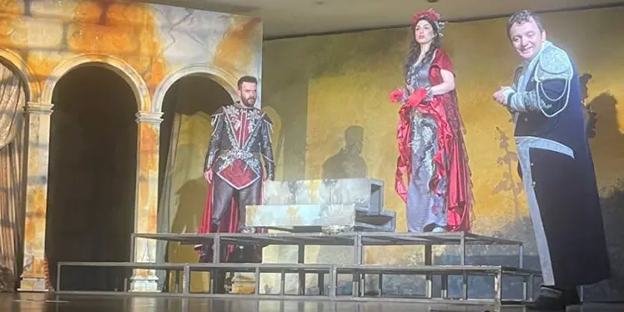 Kayseri Devlet Tiyatrosu Akçaabat'ta sahne aldı