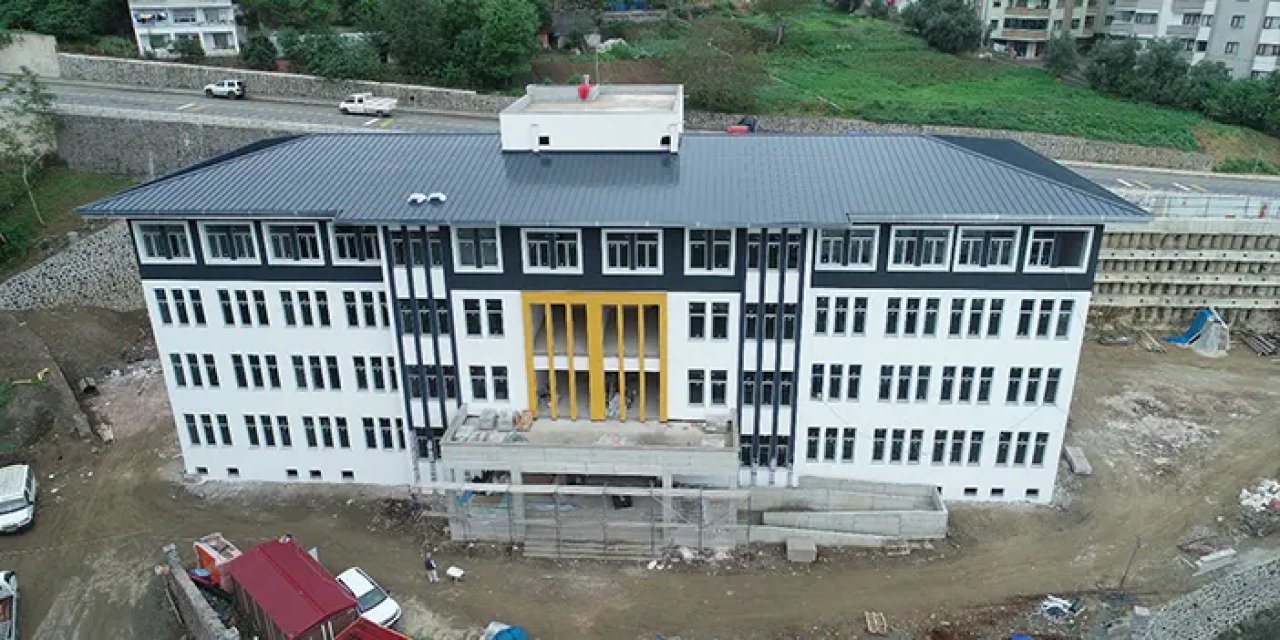 Akçaabat Merkez İlkokulu'nun yeni binasında sona gelindi