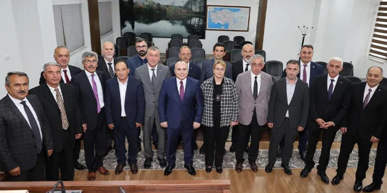 Artvin Valisi Ünsal'dan İl Genel Meclisi'ne ziyaret