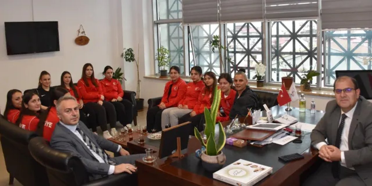 Trabzon Spor Lisesi, Okul Sporları Gençler B Kızlar Güreş Türkiye Şampiyonası'nda şampiyon!