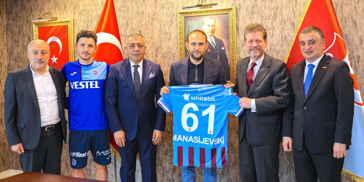 Büyükelçi Manasijevski Trabzonspor'a ziyaret! Vatandaşı Bardhi'den imzalı forma