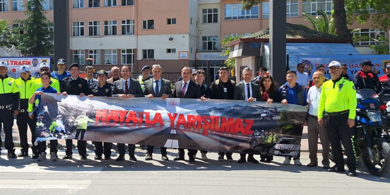 Samsun'da "Hayatla yarışılmaz" sloganıyla vatandaşlar bilgilendirildi