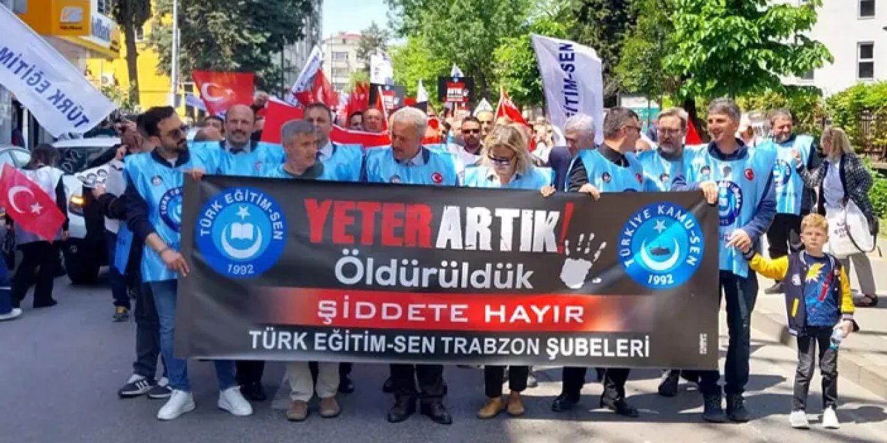 Trabzon'da öğretmenlerden şiddet olaylarına protesto!