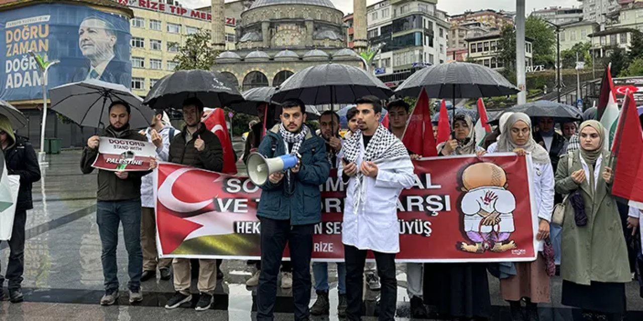 Rize'de sağlık çalışanlarından İsrail protestosu yürüyüşü
