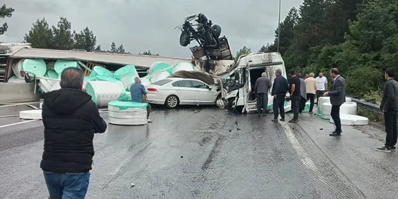 Adana'da zincirleme trafik kazası! 2'si ağır 6 yaralı