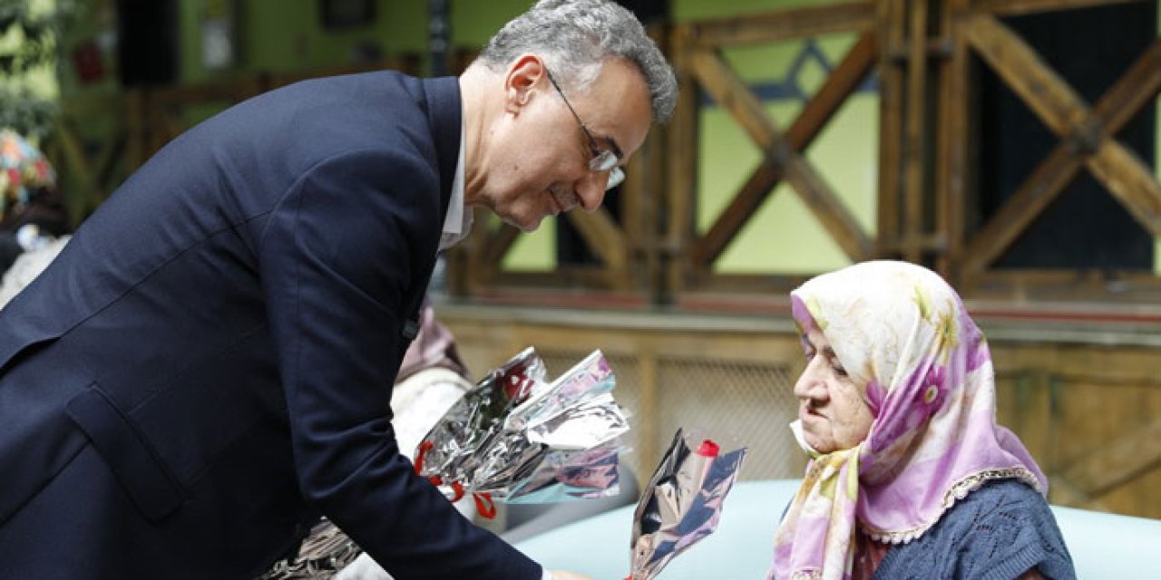 Samsun'da Başkan Kurnaz'dan Anneler Günü ziyareti! “Tüm anneler başımızın tacı”
