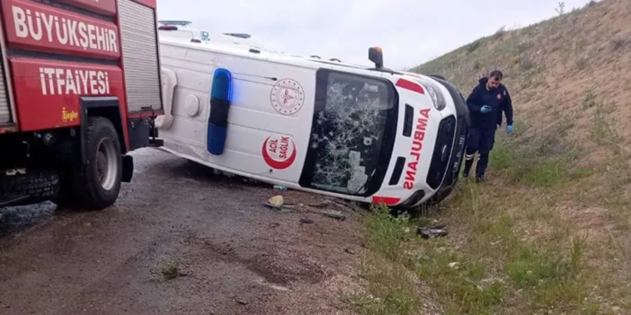 Kayseri'de kaza ihbarına giden ambulans kaza yaptı! 3 yaralı