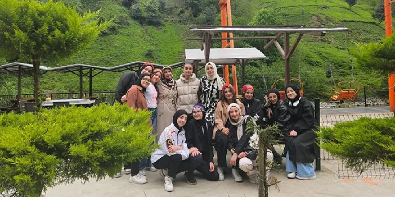 Bayburt'taki lise öğrencilerinin Trabzon ve Rize gezisi