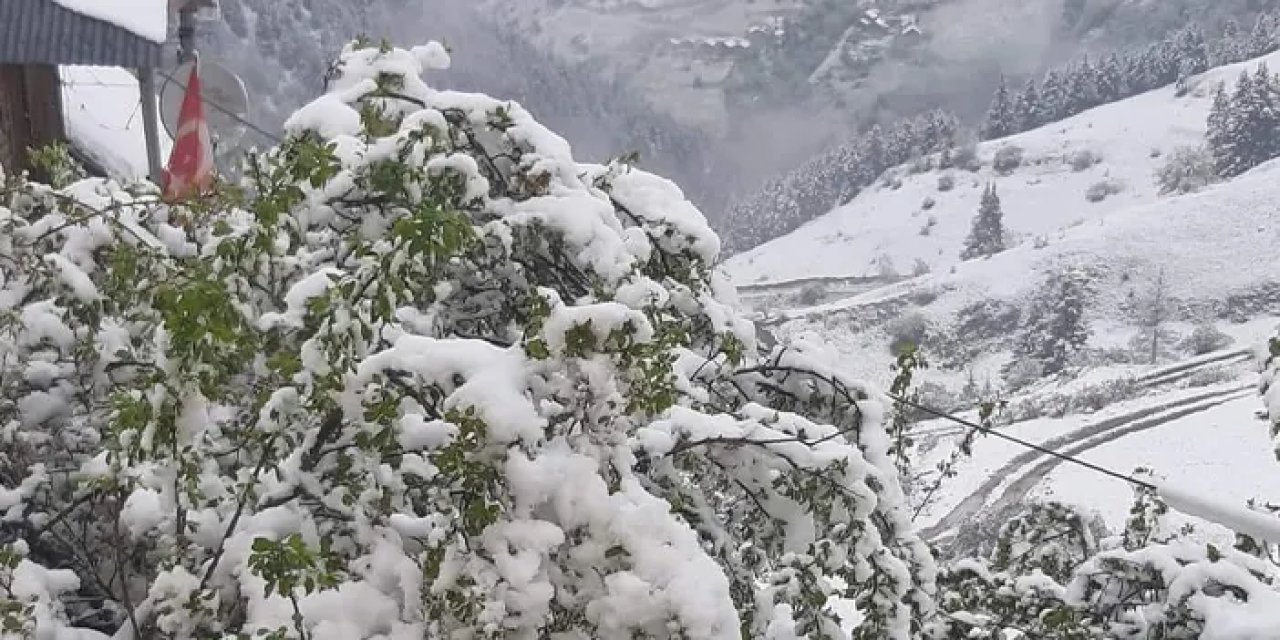 Trabzon'da Mayıs karı! Yüksekler beyaza büründü