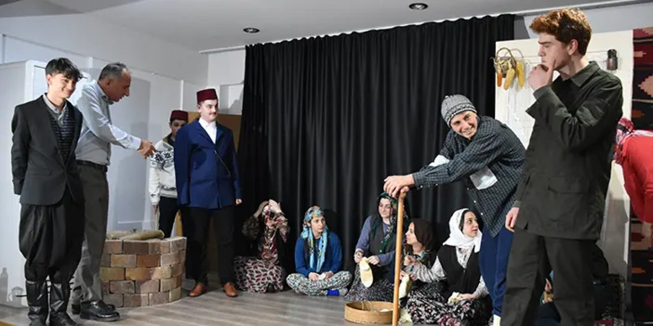 Trabzon'da yönetmenliğini öğretmenlerin yaptığı oyunlar festivalde sahnelenecek