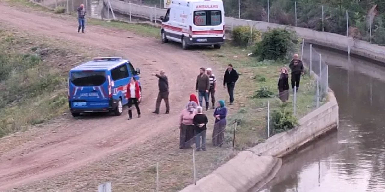 Giresun'da otomobil su kanalına devrildi! 3 kişiden 2'si kayıp