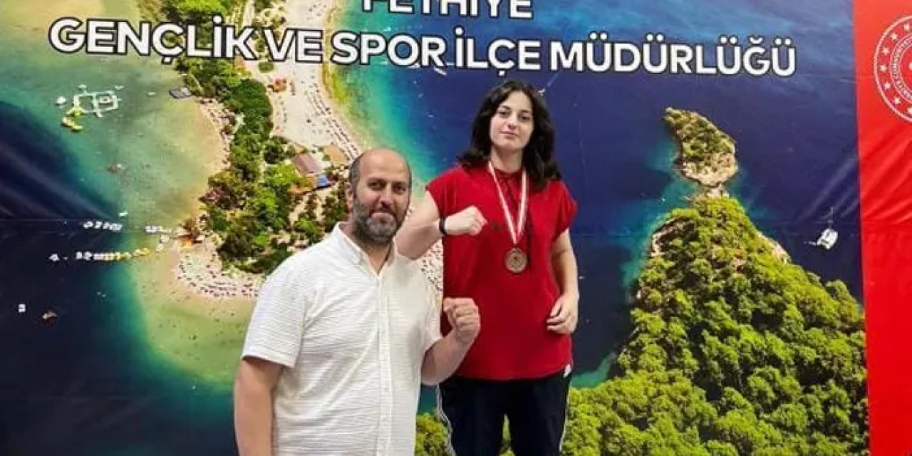 Trabzonlu Fulden Ceren Murat Fethiye Yıldızlar Ferdi Boks Şampiyonası'nda derece yaptı