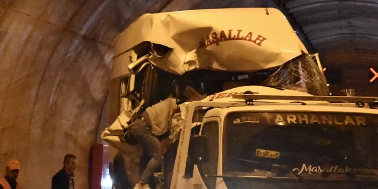 Sinop'ta yolcu minibüsü traktörle çarpıştı! 11 kişi yaralandı