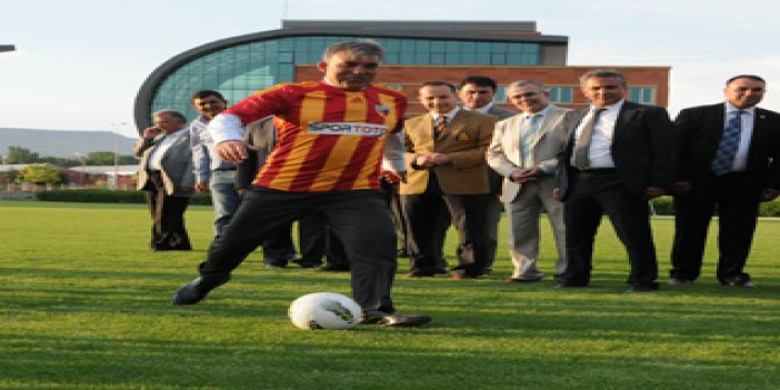 Abdullah Gül penaltı attı!