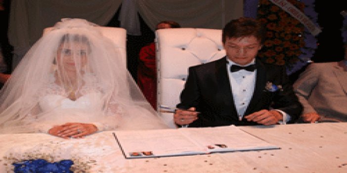 Genç futbolcu Trabzon'da evlendi