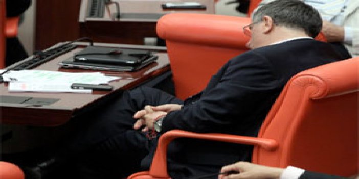 Vekiller mecliste böyle uyudu