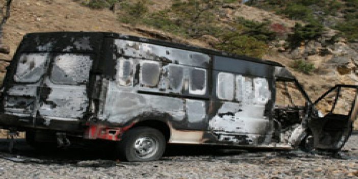 Erzak taşıyan 3 araç daha yakıldı