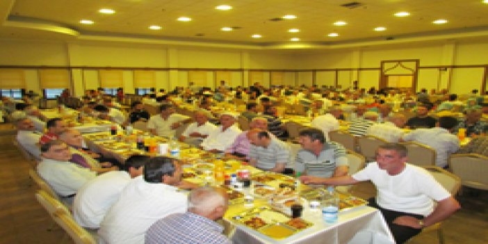 Çayeli'nde ilk toplu iftar yemeği