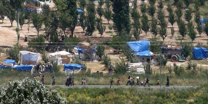 Esad Türkmen köylerine saldırdı