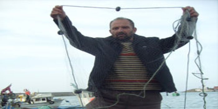Balıkçılar ağlarını karaya attı