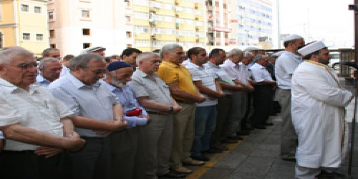 Trabzon'da şehitlere gıyabi namaz