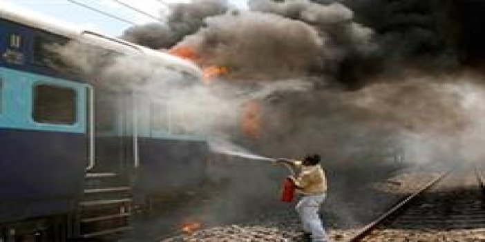 Pakistan'da yangın:14 ölü