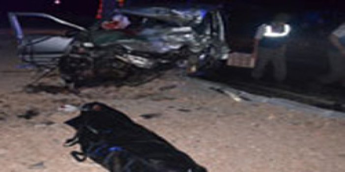 TIR otomobille çarpıştı: 4 ölü
