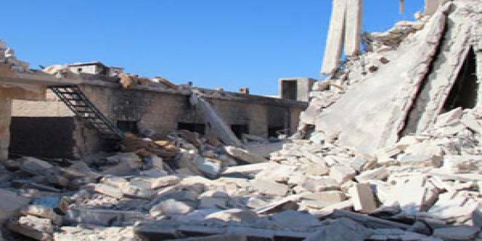 Esed Türkiye sınırını bombalattı
