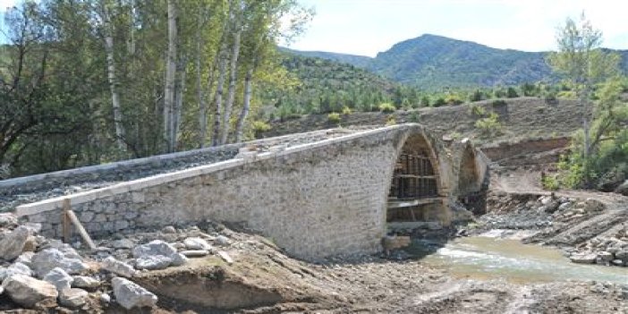 Gümüşhane'de tarihi köprü onarılıyor