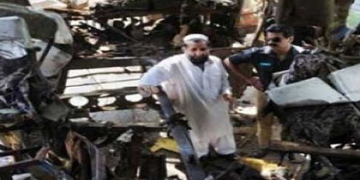 Pakistan'da çarşıda şiddetli patlama