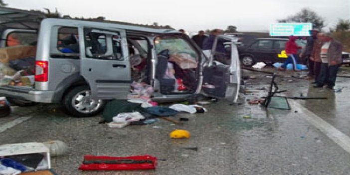 Yolcu minibüsü kaza yaptı: 3 ölü
