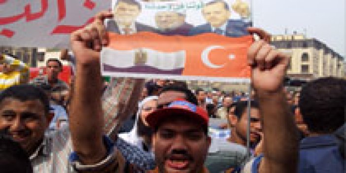 Kahire'de Erdoğan'lı protesto