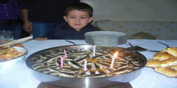 Trabzon'da hamsiden doğum günü pastası