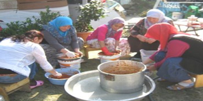 Trabzonlu kadınlar reçel yapmayı öğreniyor