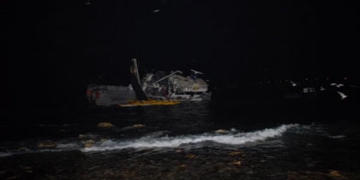 Rize'de balıkçı teknesi kayaklıklara çarptı