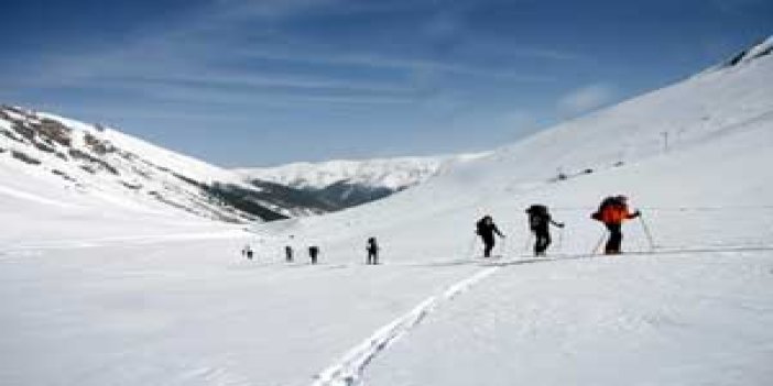 Kartalkaya'da 13 kayakçı kayıp !
