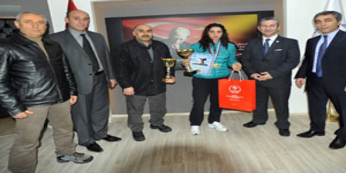 Trabzonlu bayan kick bokscuya ödül