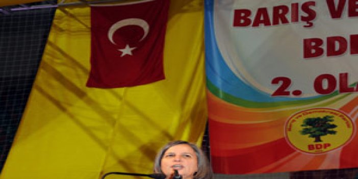 BDP'den Diyarbakır'da Türk bayraklı kongre