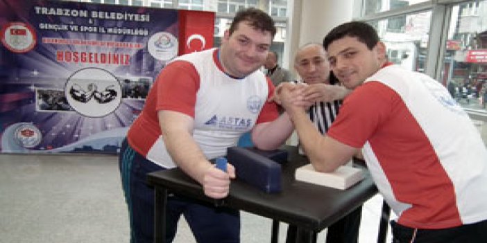 Trabzon'da bilek güreşi turnuvası