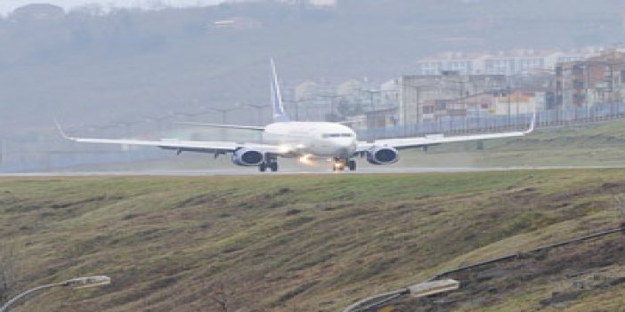 Trabzon'da uçağa rüzgar engeli!
