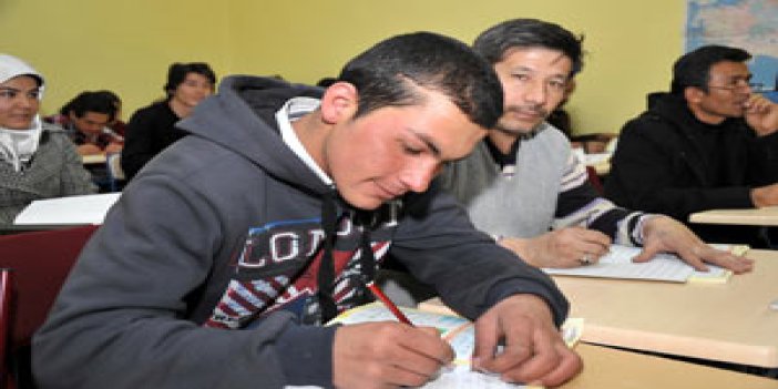 Afganlılar Gümüşhane'de Türkçe öğreniyor
