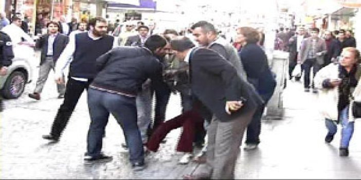 Bakan Çağlayan'a yumurtalı protesto